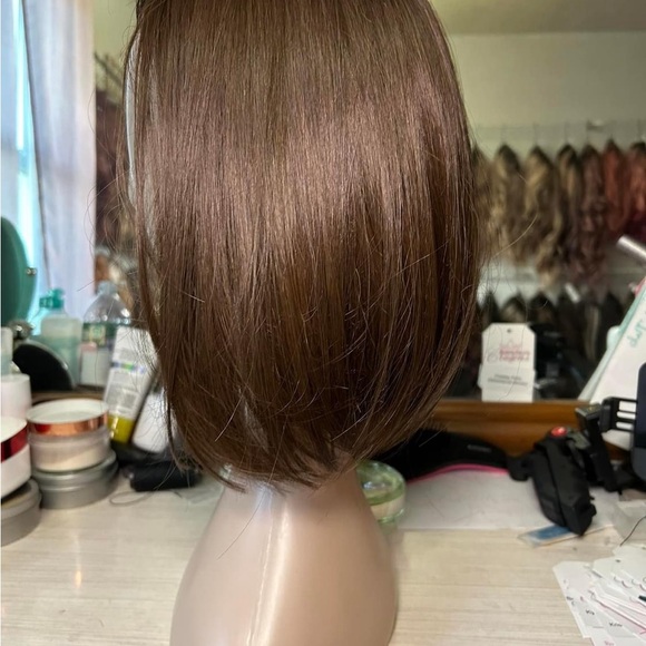 Chelsey Smith Cosmetics wig - Picture 3 of 4